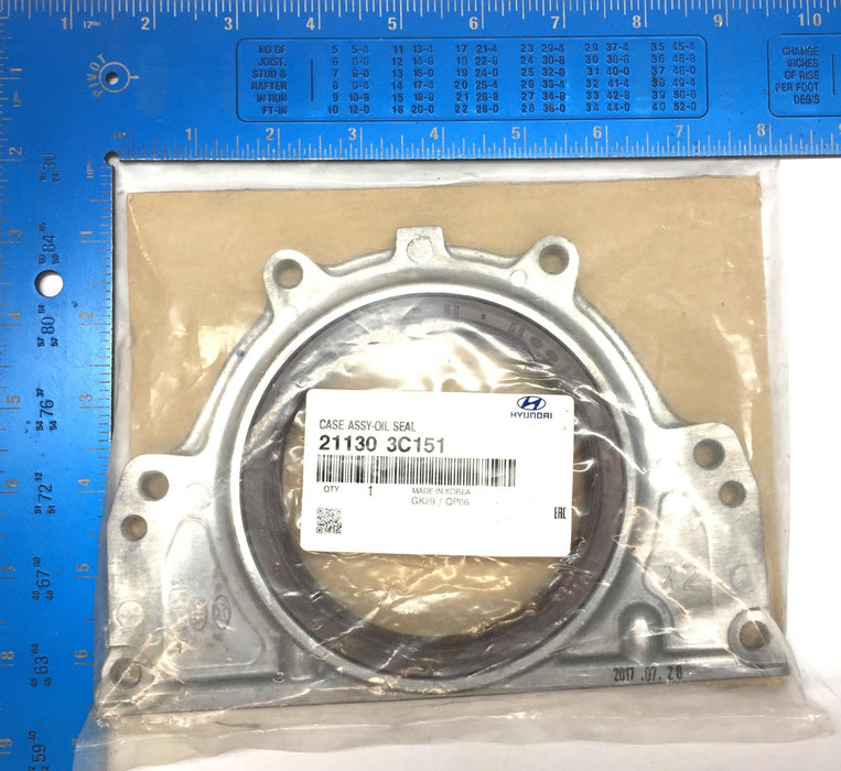 Hyundai Oil Seal Case Assembly 21130 3C151 NOS