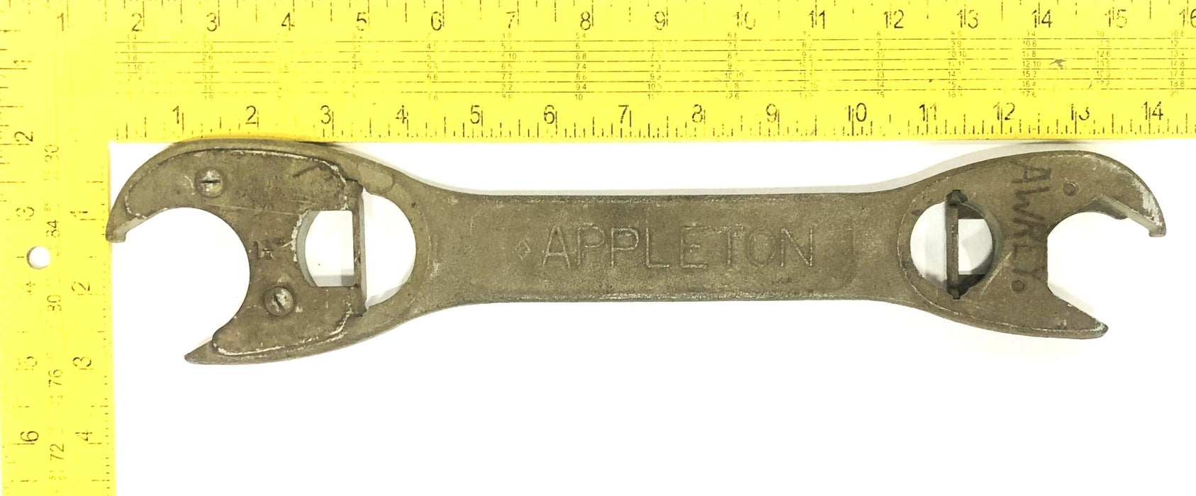 Appleton 1 Inch To 1-1/4 Inch Conduit Wrench TW-W1125 USED