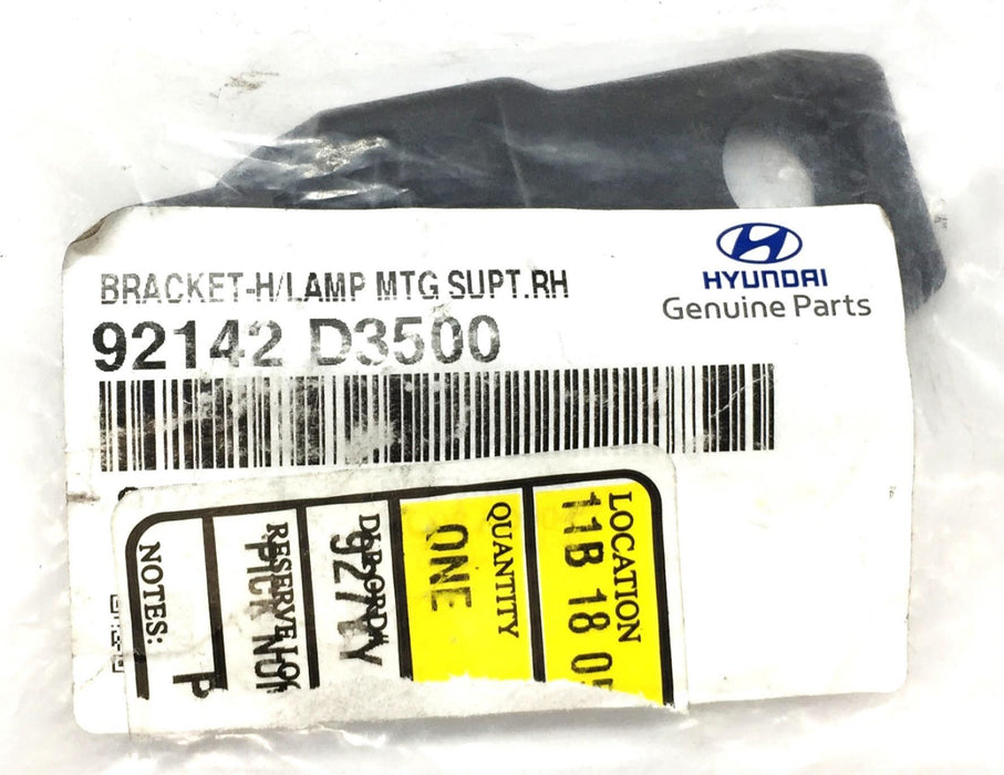 Hyundai Right-Hand Headlamp Mounting Support Bracket 92142 D3500 NOS
