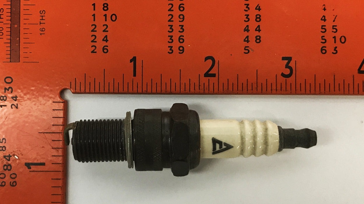 Allis-Chambers Spark Plugs 4905796 [Lot of 6] NOS