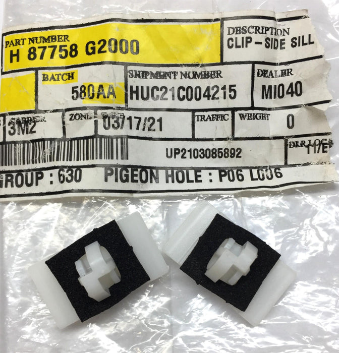 Hyundai Retainer Clip 87758 G2000 (87758G2000) [Lot of 2] NOS