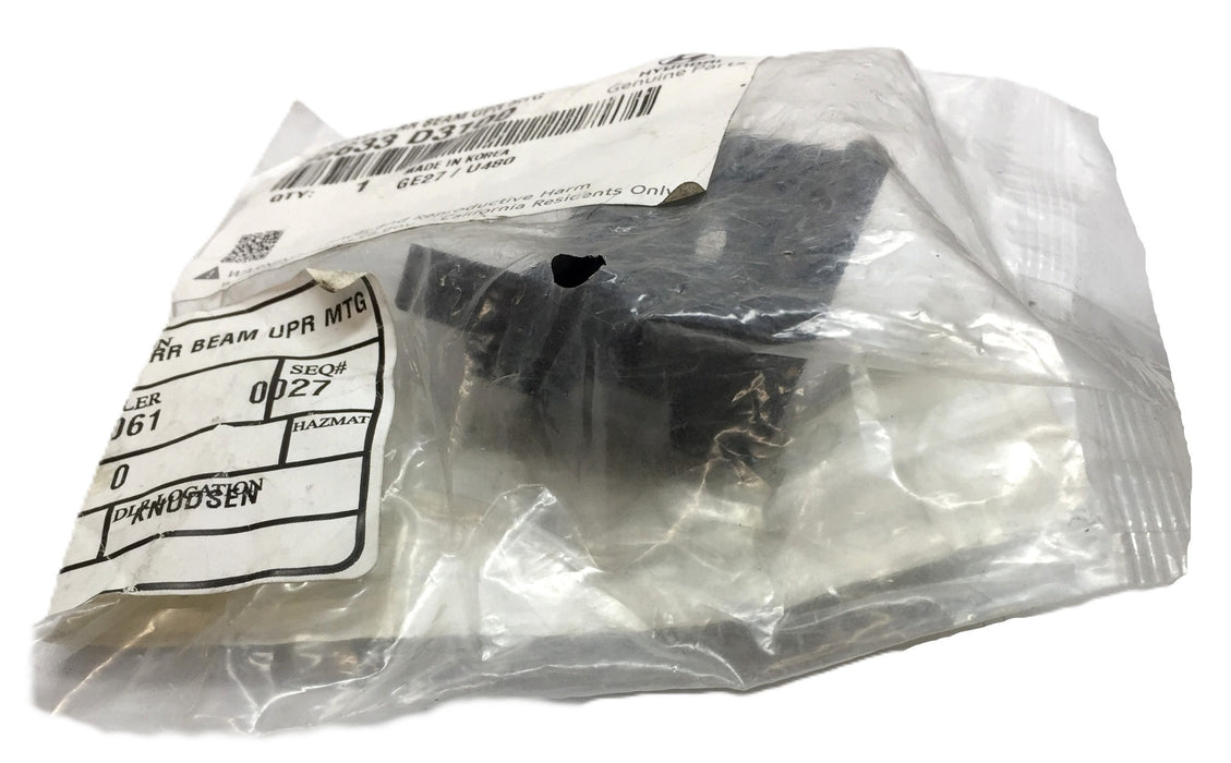 Hyundai RR Beam Upper Mounting Bracket 86633 D3100 NOS