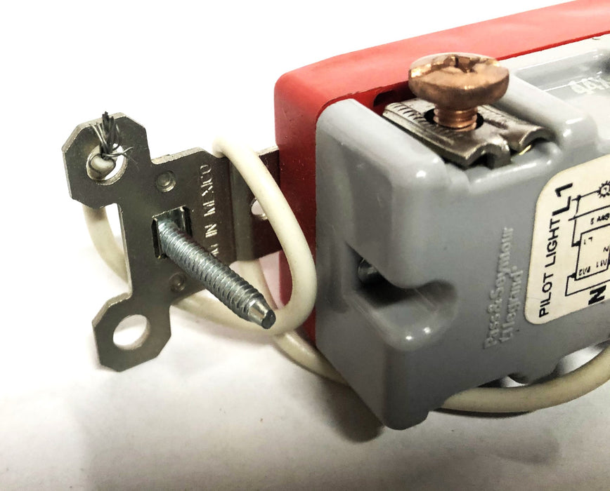 Legrand Pass & Seymour 20A 120VAC Red Three Way Pilot Switch PS20AC3-RPL NOS