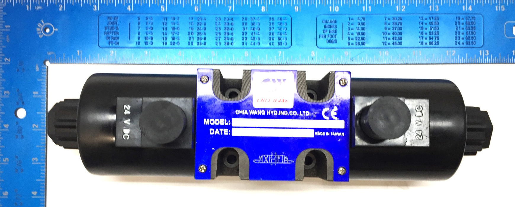 Chia Wang Solenoid Operated Directional Valve WE-3C6-03G-D2-3035 NOS
