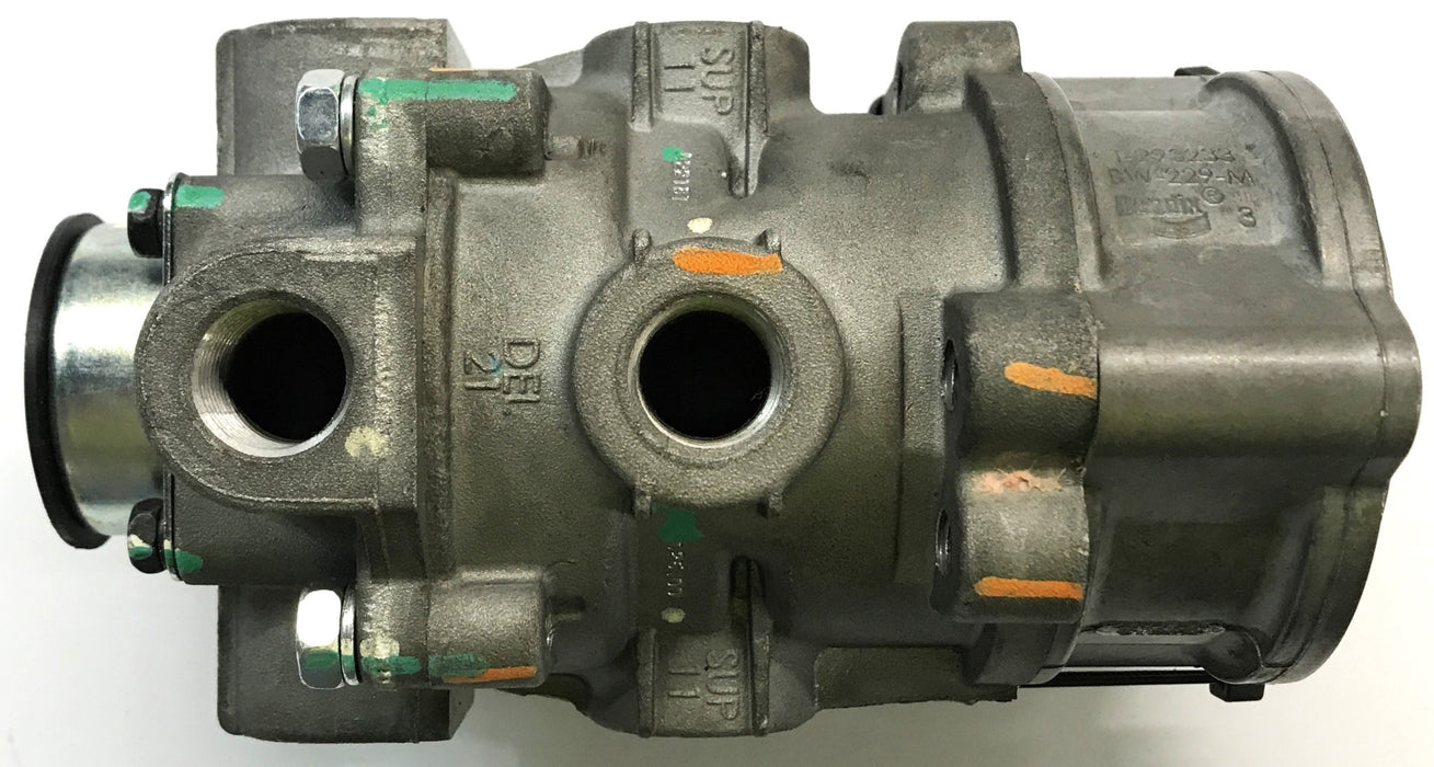 Bendix Foot Brake Valve 101100N NOS