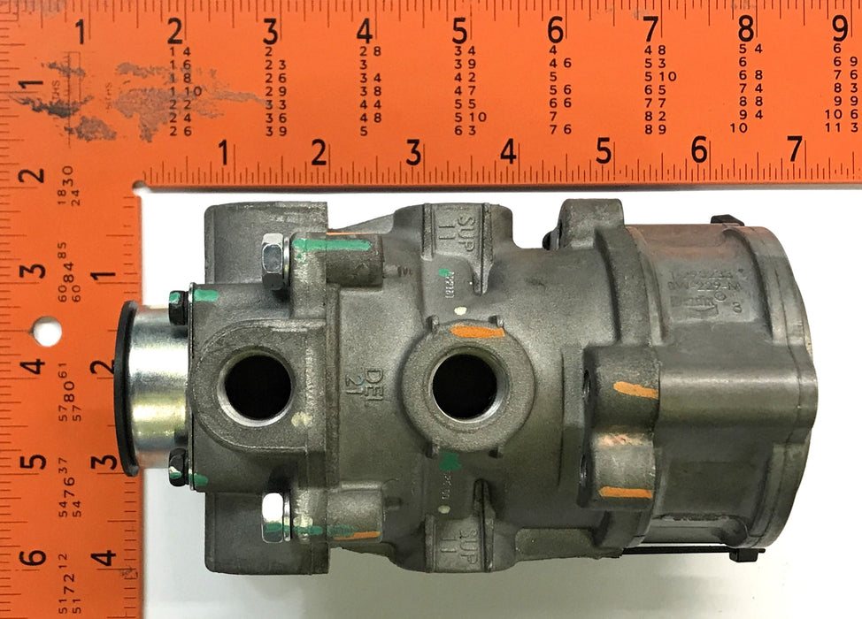 Bendix Foot Brake Valve 101100N NOS