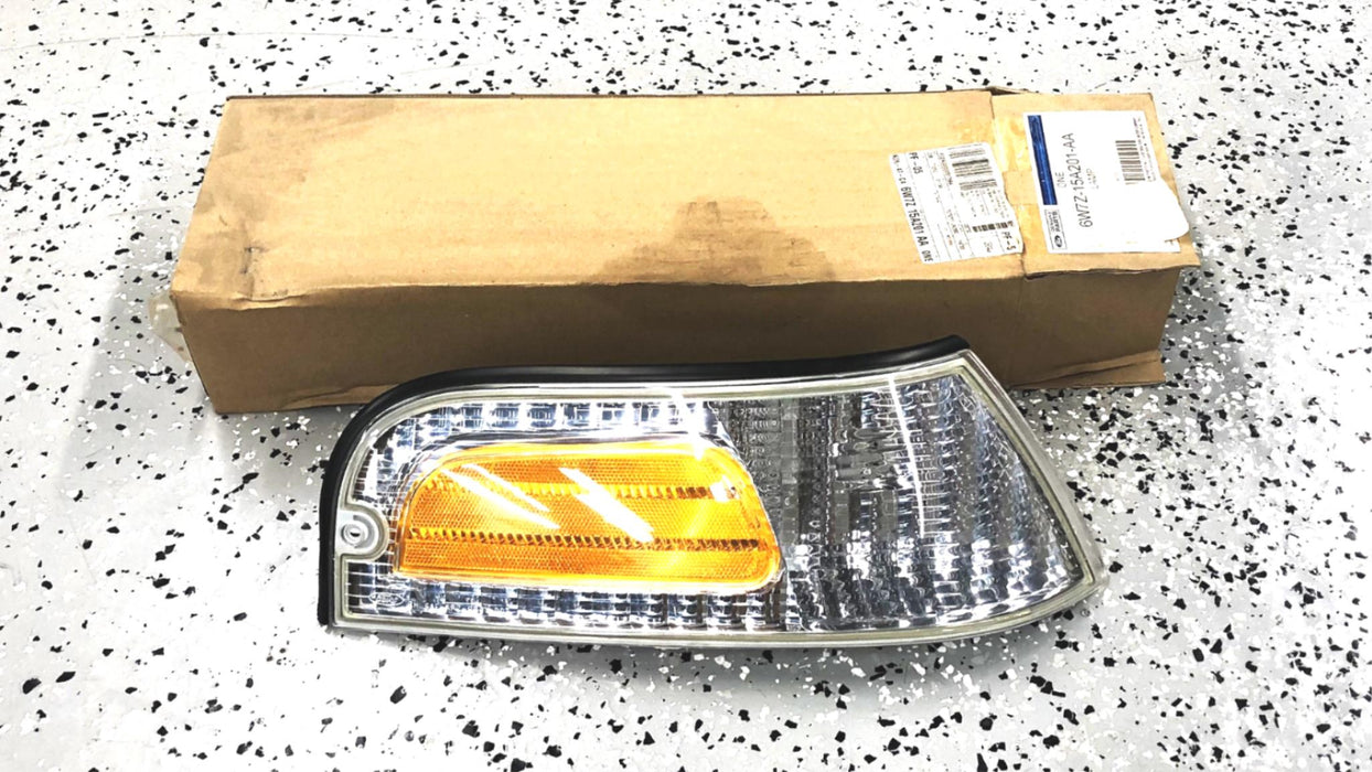 Ford RH Headlight Assembly BW73-15A424-A (6W7Z-15A201-AA) NOS