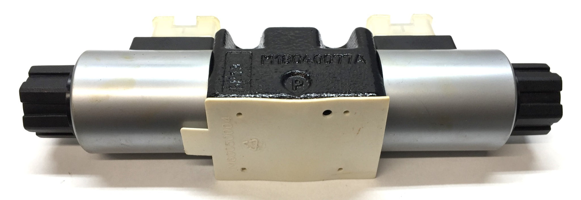 Brevini Direct Operated Hydraulic Valve ADB3E04CM NOS