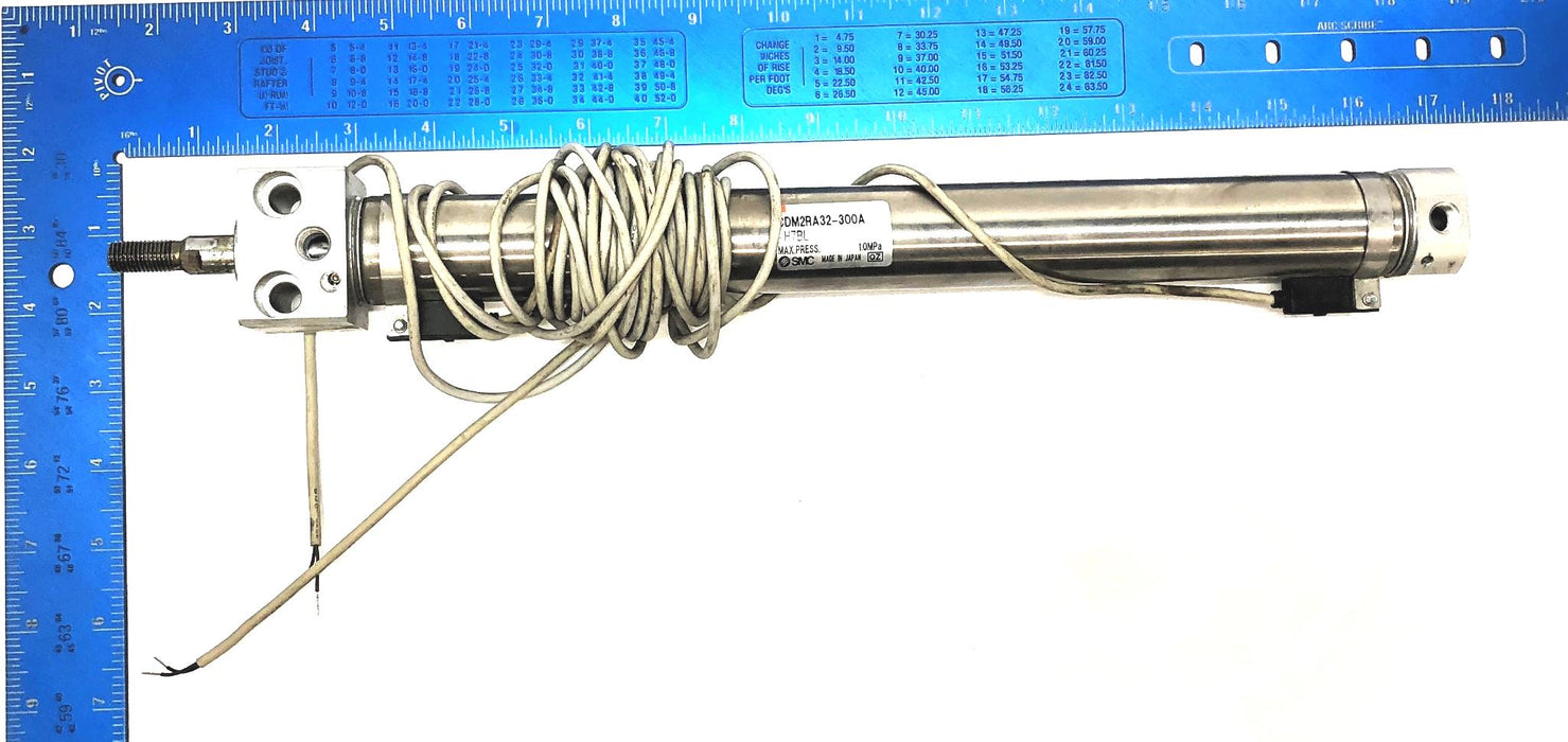 SMC Round Body Pneumatic Cylinder (No Hex Nut) CDM2RA32-300A-H7BL USED