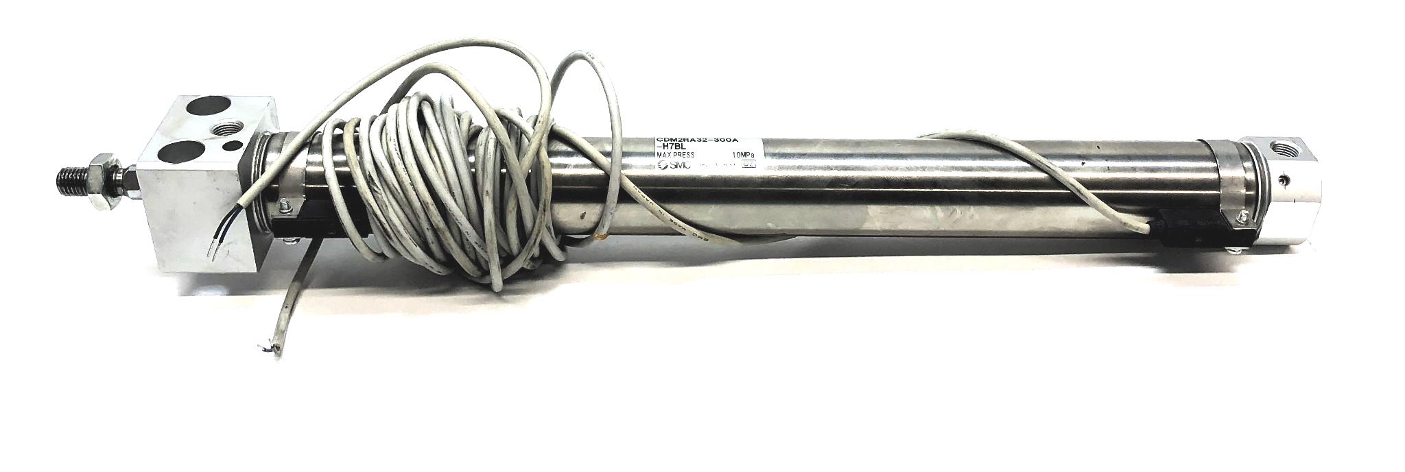 SMC Round Body Pneumatic Cylinder CDM2RA32-300A-H7BL USED