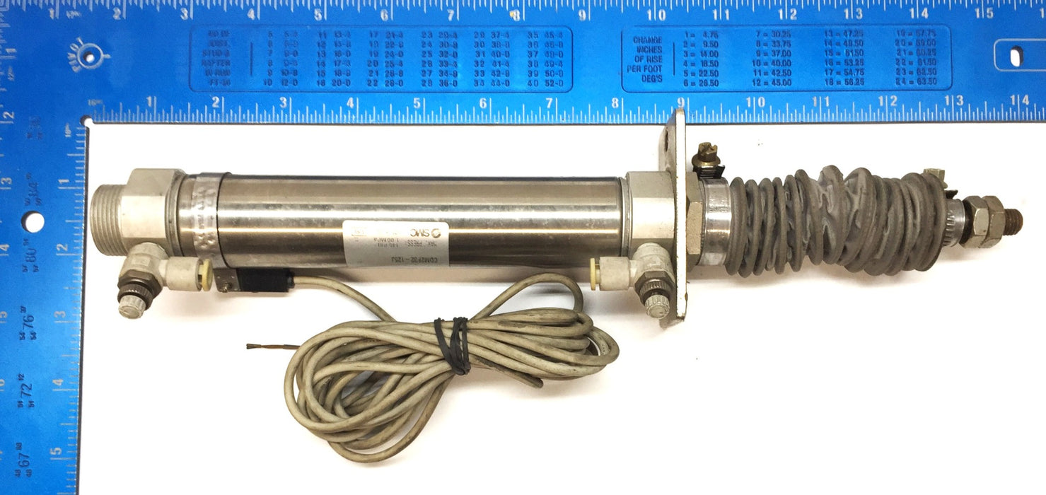 SMC Pneumatic Cylinder W/ Nylon Boot CDM2F32-125J USED