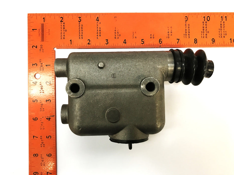 Total Source Forklift Master Brake Cylinder  LP605-1041 NOS