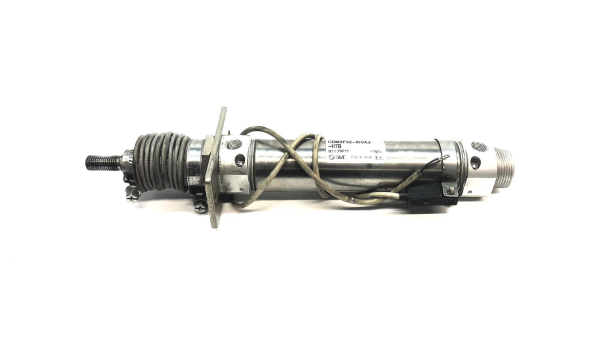 SMC Pneumatic Cylinder W/ (1) D-H7B Sensor (No Hex Nut) CDM2F32-100AJ-H7B USED