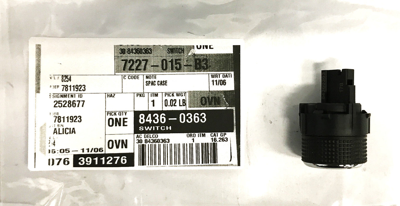 GM Liftgate Release Switch 84360363 NOS