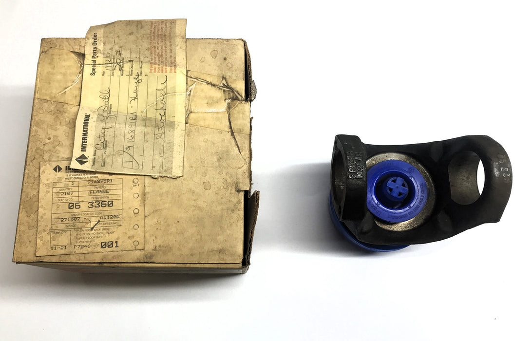 Dana Spicer International Drive Shaft End Yoke 916891R1 (5-4-1651) NOS