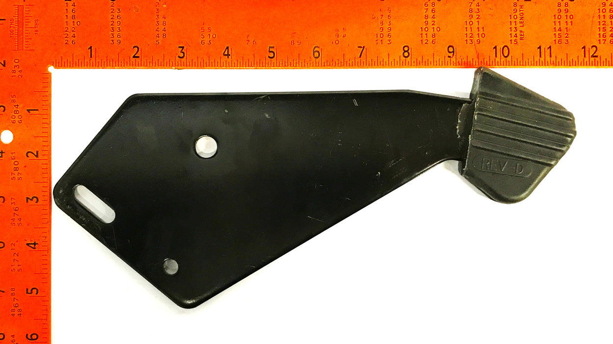 Navistar Hood Support Bracket 3577047C2 NOS