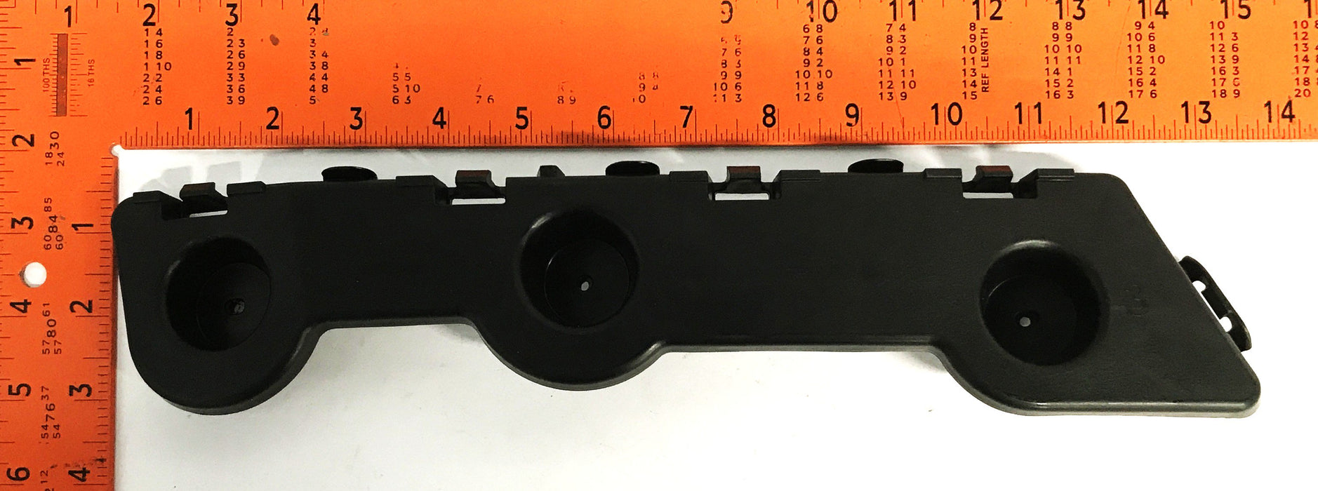 GM Rear Left Bumper Cover Guide 84869418 NOS