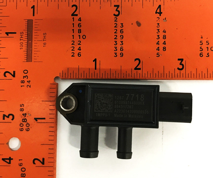 GM Emission Components Pressure Sensor 12677718 NOS