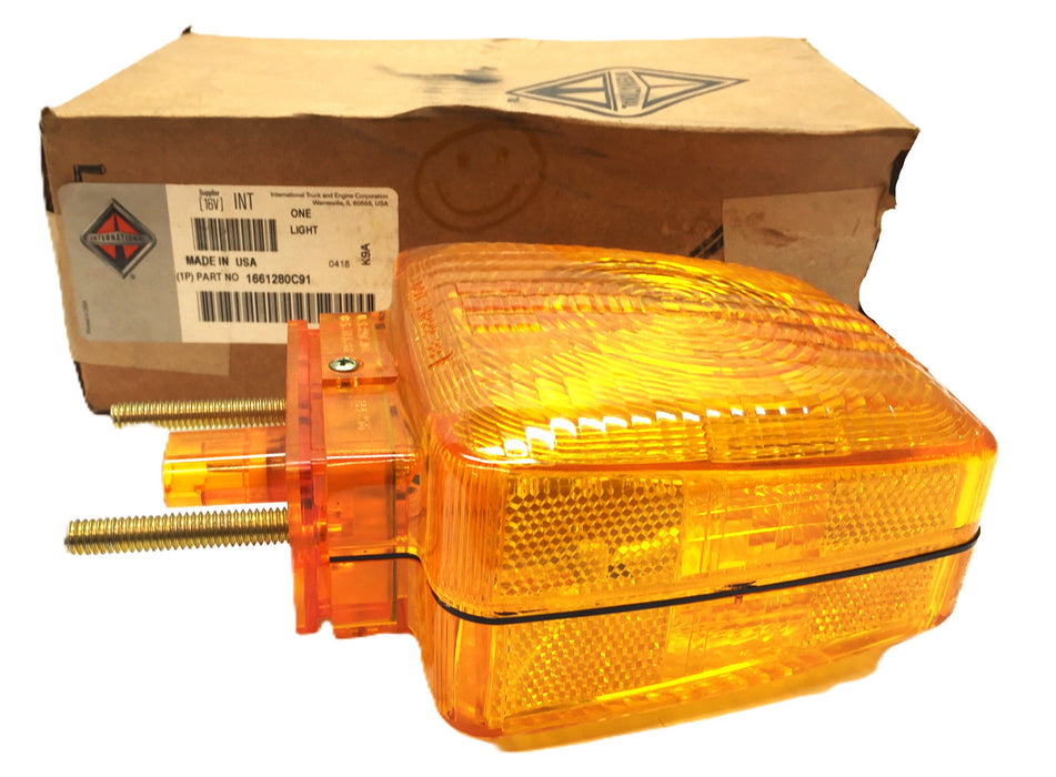 International Amber Rectangular Light 1661280C91 NOS