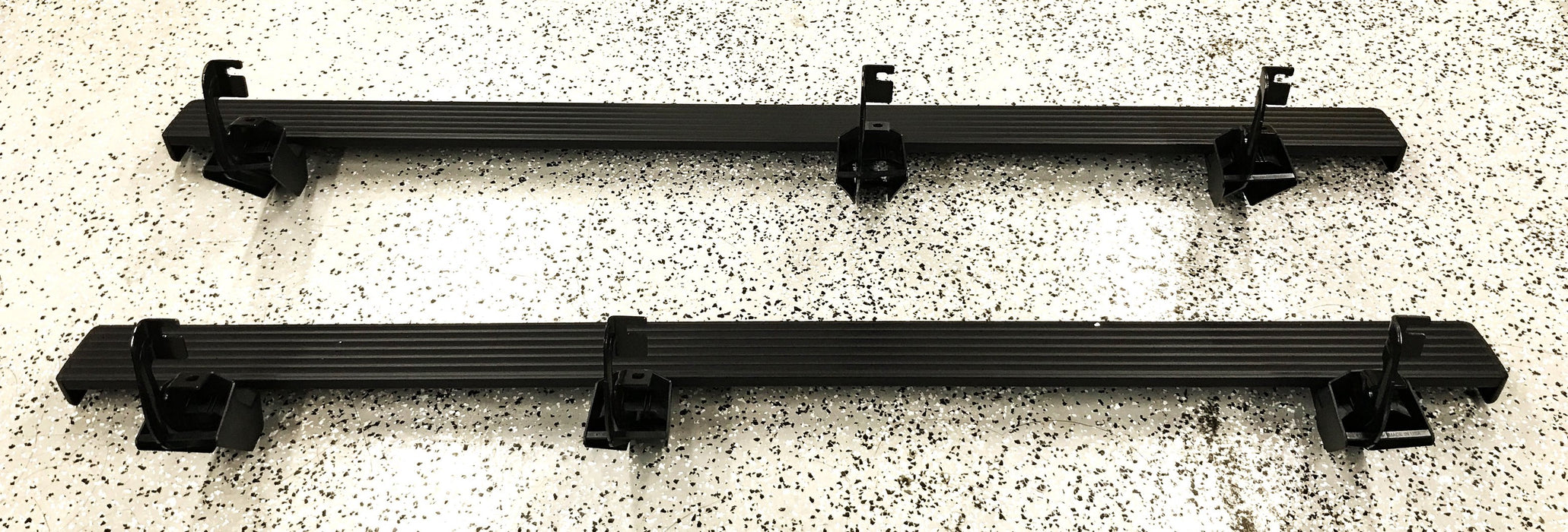 GM Cab Running Board/Step Bar Assembly 84388998 NOS