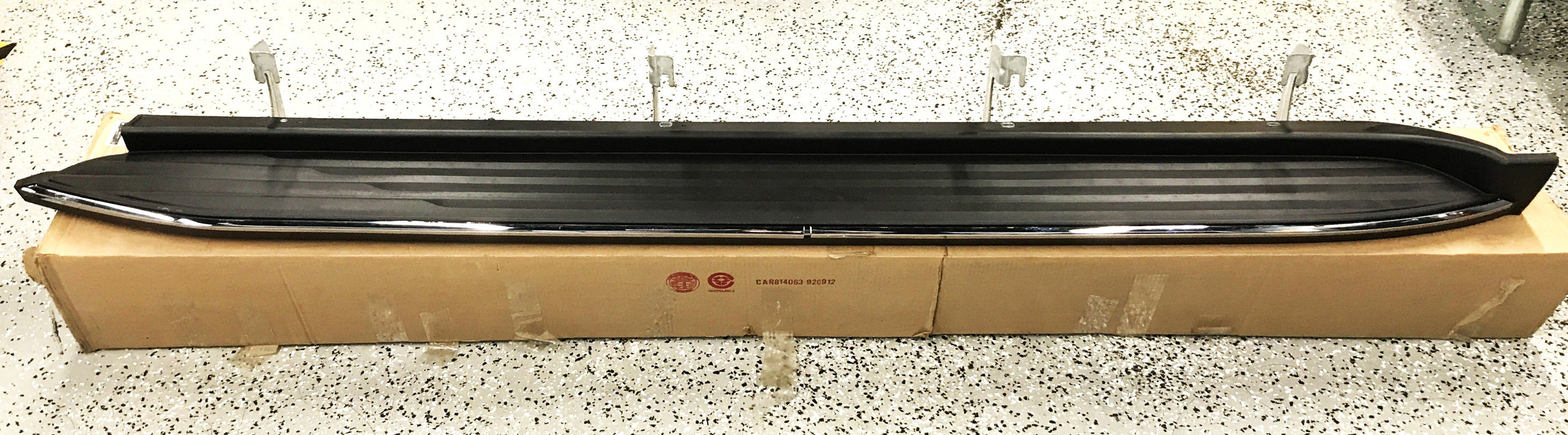 GM Driver Side Running Board 22813704 NOS