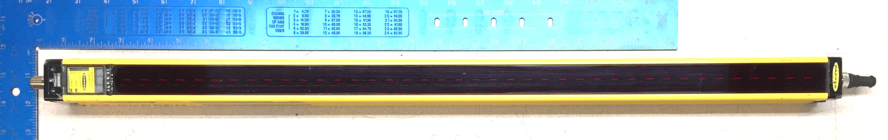 Banner EZ-Screen  Safety Light Curtain SLSCR30-600Q8 USED