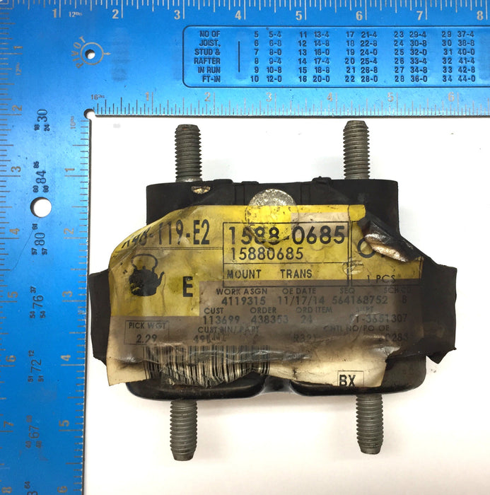 General Motors Transmission Mount 15880685 NOS