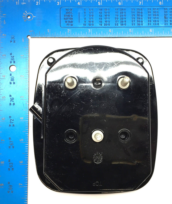 Grote/International 5370 Passenger Side Tail/Stop Light Assembly 1661282C91 (4C4Z13404AA) NOS