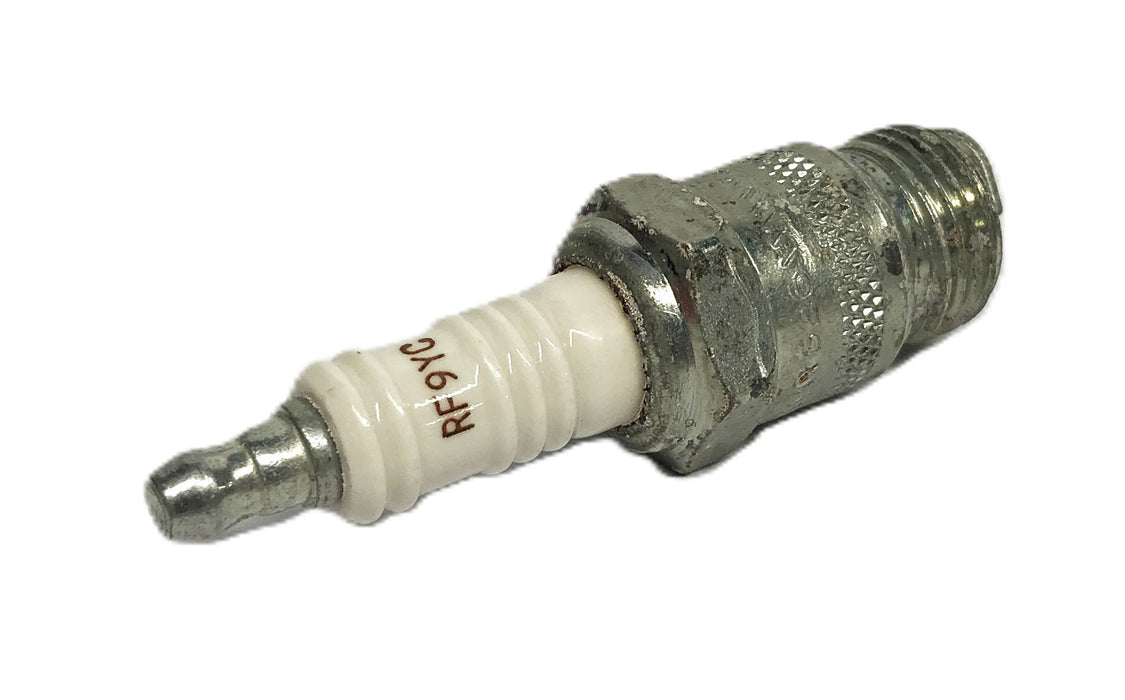 Champion Copper Plus Spark Plug RF9YC [Lot of 8] NOS