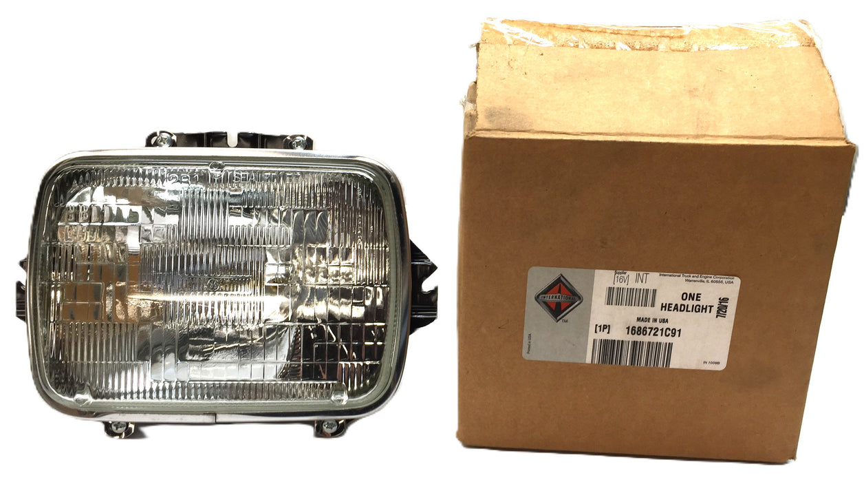 International Truck and Engine Headlight 1686721C91 NOS