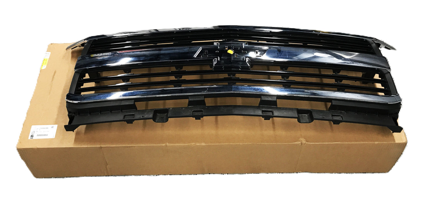GM Front Upper Grille Assembly 23335299 NOS