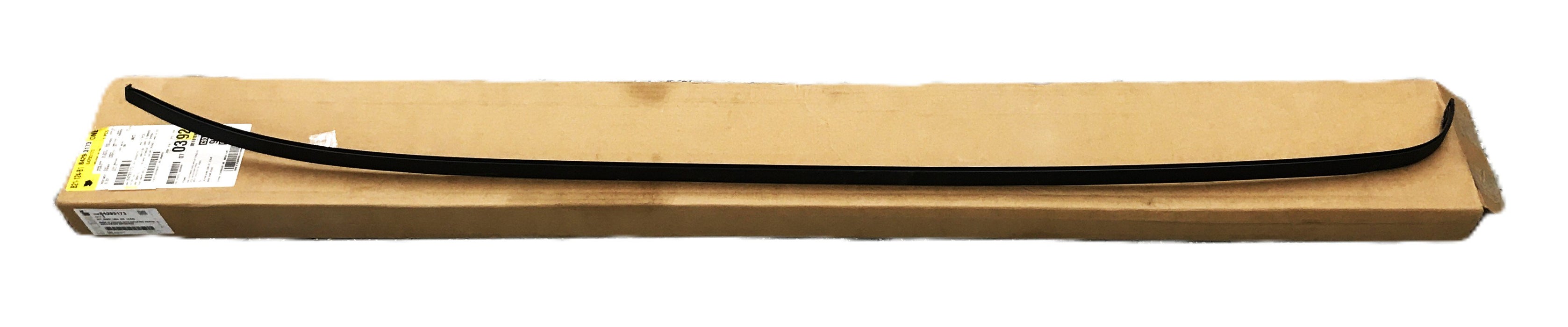 GM Passenger Side Roof Panel Joint Molding 84293173 NOS