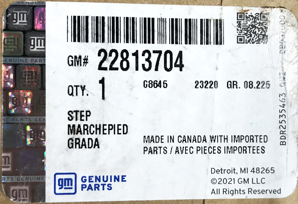GM Driver Side Running Board 22813704 NOS