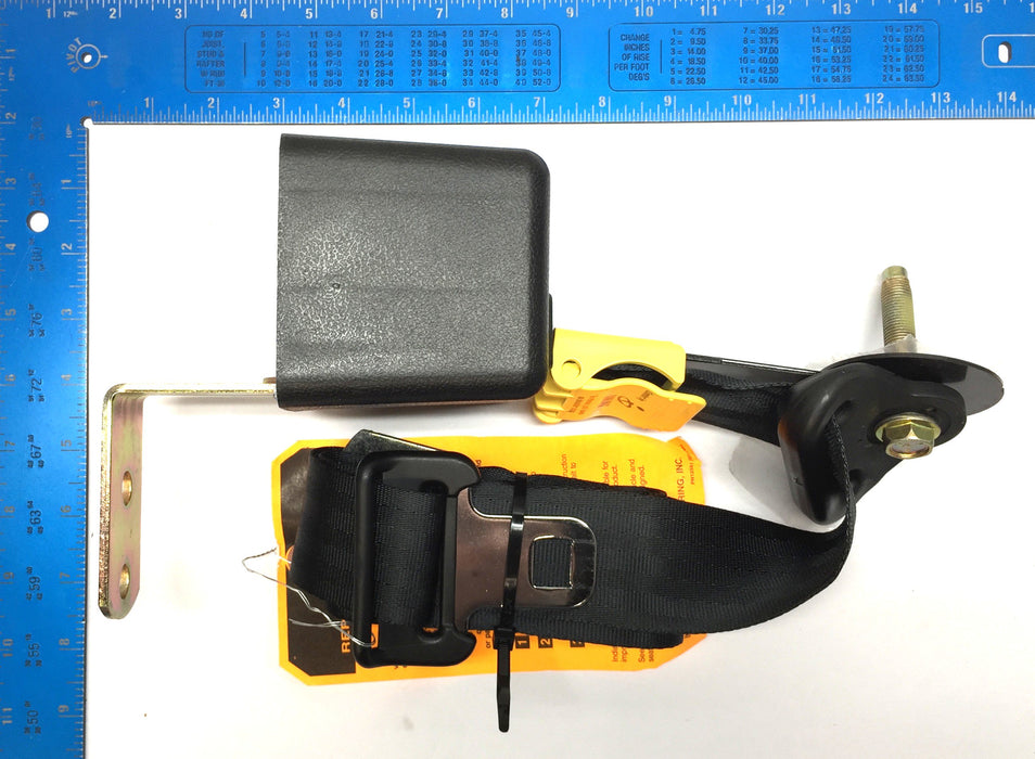International Seat Belt Assembly 1684505C3 NOS