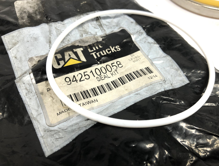 CAT Lift Trucks Seal Kit 9425100058 NOS