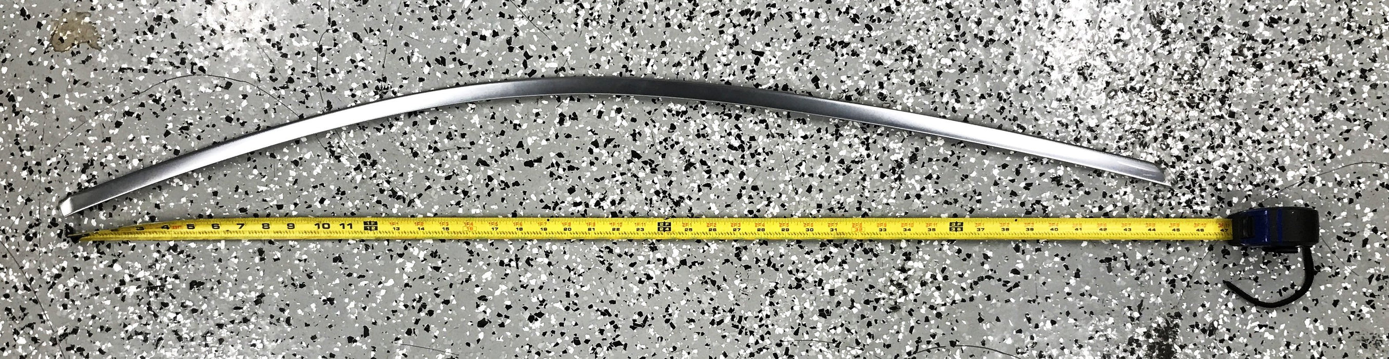 GM Exterior Trim-Reveal Molding 42485263 NOS