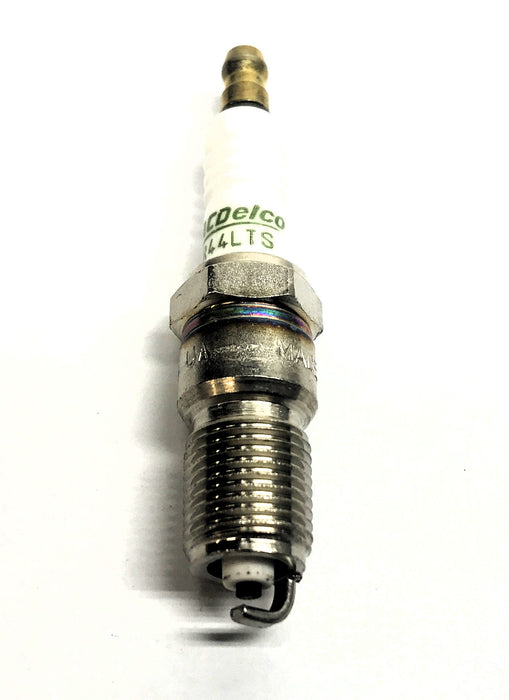 ACDelco Box of (10) Spark Plugs R44LTS (5613611) NOS
