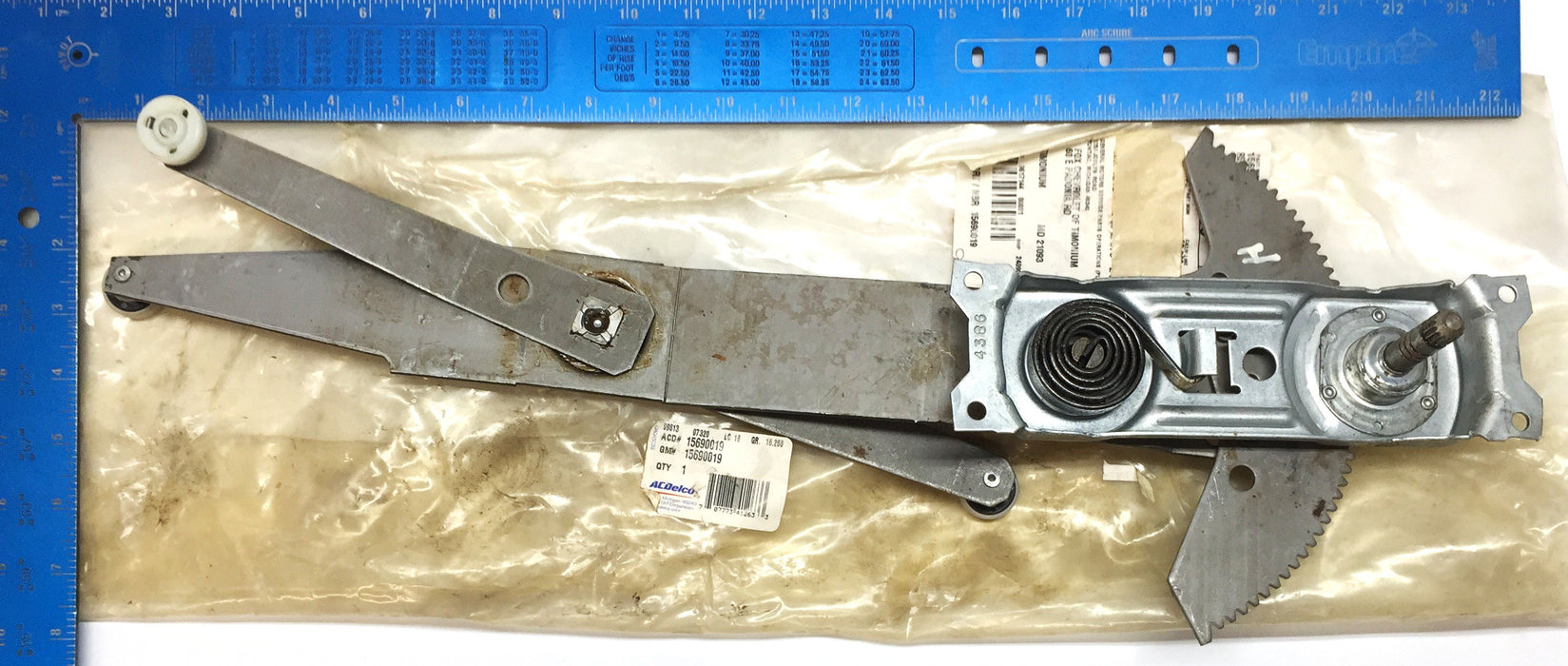 ACDelco/GM Window Rear-Left Manual Window Regulator 15690019 NOS