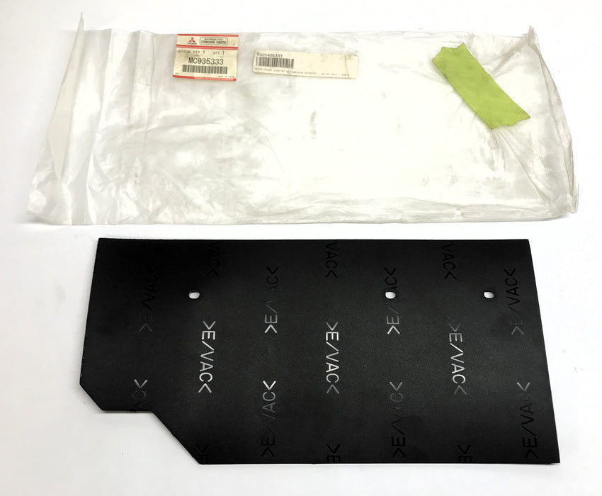 Mitsubishi Fuso Fender Liner MC935333 NOS
