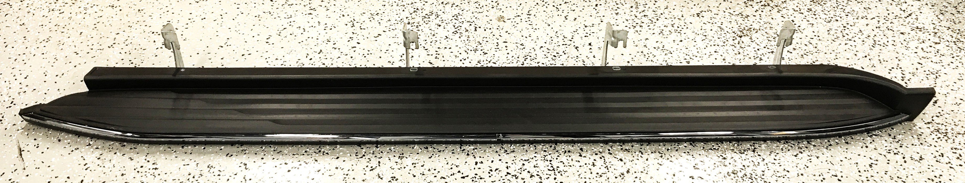 GM Driver Side Running Board 22813704 NOS