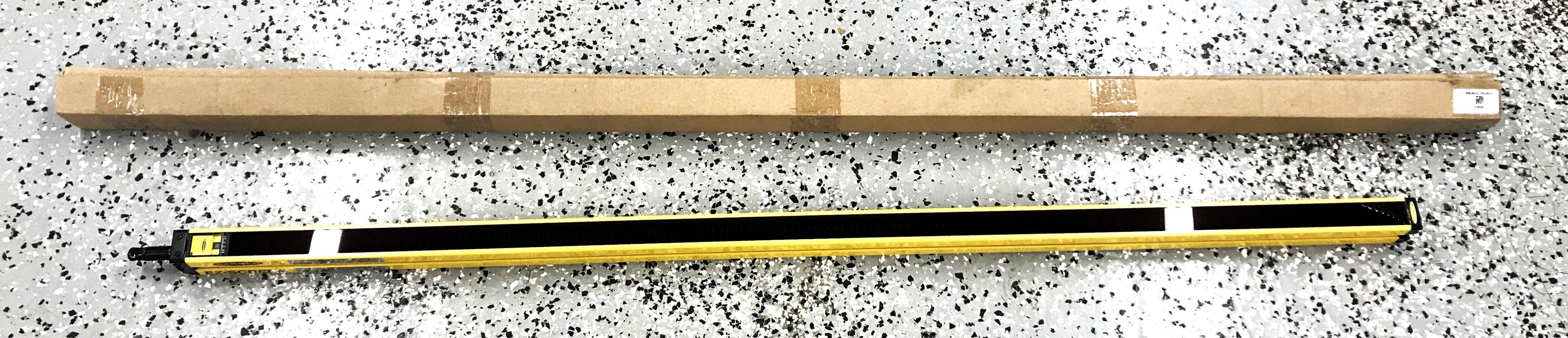 Banner EZ-Screen Emitter SLSE30-1200Q8 NOS
