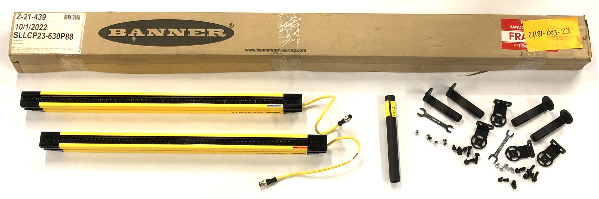 Banner Light Curtain Receiver/Emitter Set SLLCP-23-630P88 NOS
