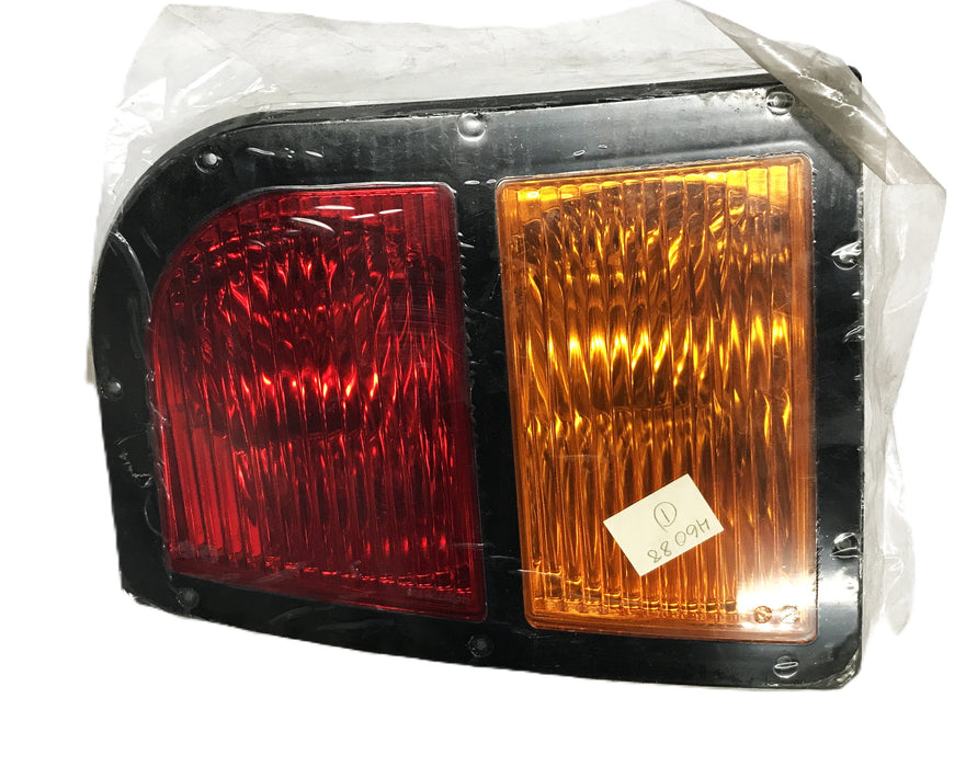 Thomas Built Right Front Warning Light Assembly TBB177418 NOS