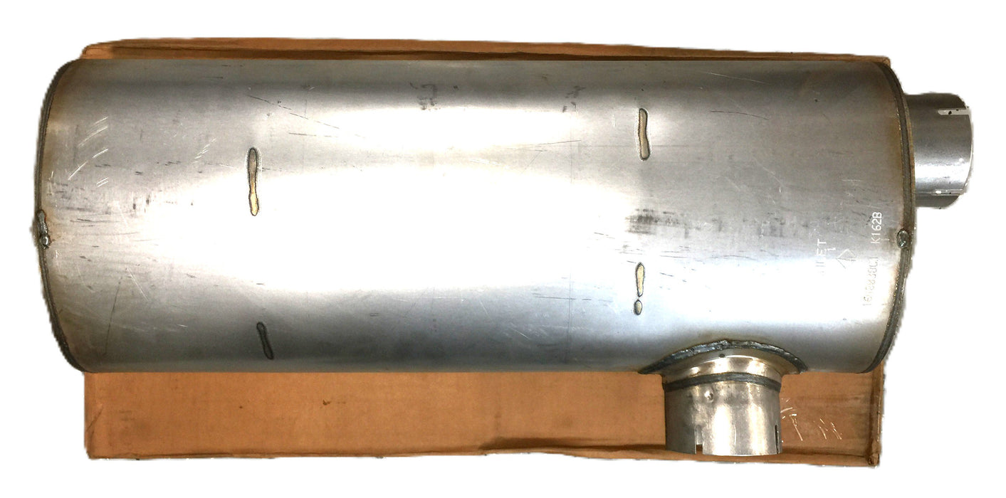 International Navistar Oval Muffler 1648038C1 NOS