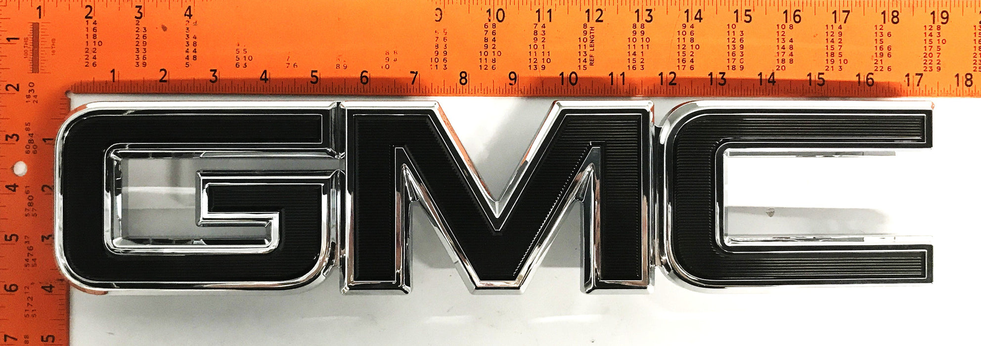 GM "GMC" Black Emblem Set 84395038 NOS
