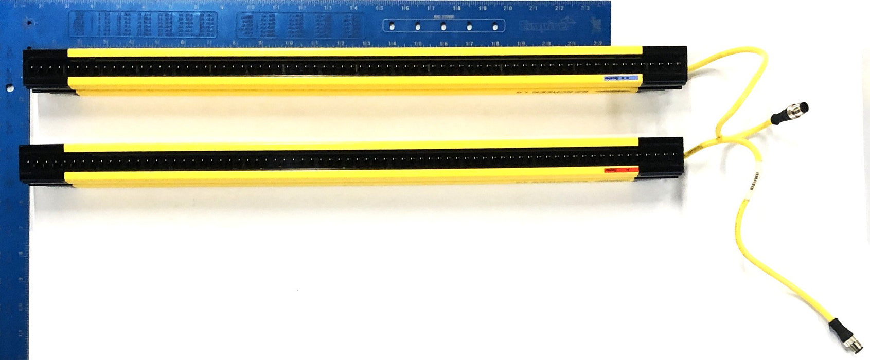 Banner Light Curtain Receiver/Emitter Set SLLCP-23-630P88 NOS