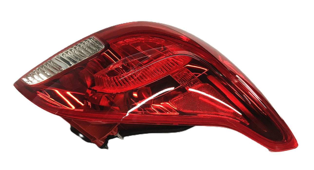 GM Passenger Side Tail Lamp Assembly 42673075 NOS