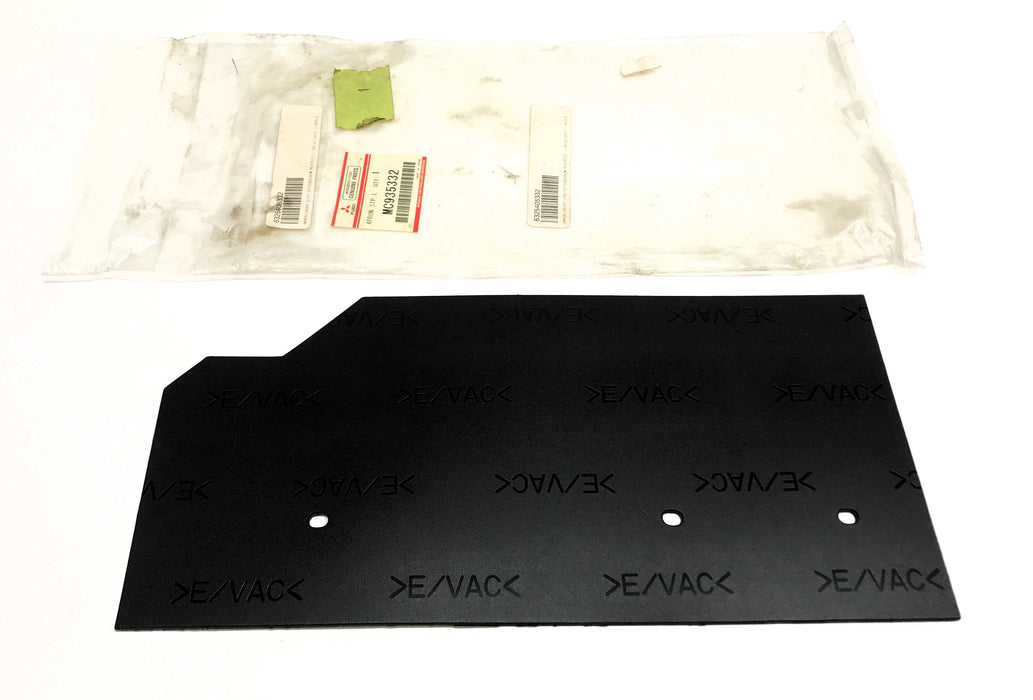 Mitsubishi Fuso Fender Liner MC935332 NOS