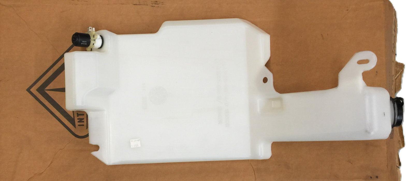 International Truck and Engine Fluid Reservoir 2033902C92 NOS