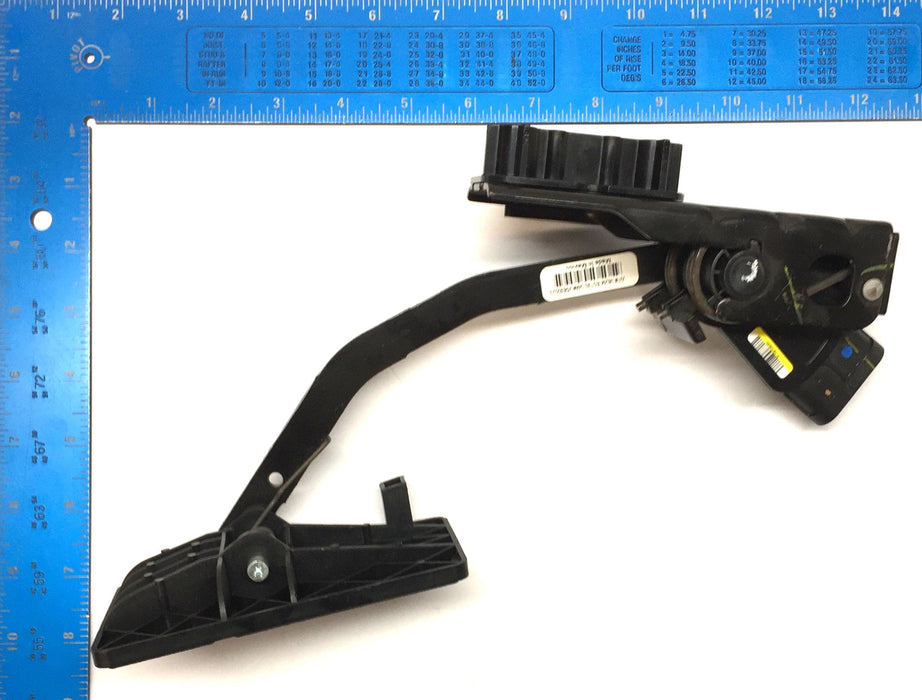 General Motors Accelerator Pedal 25830023 (062M-E0130) NOS